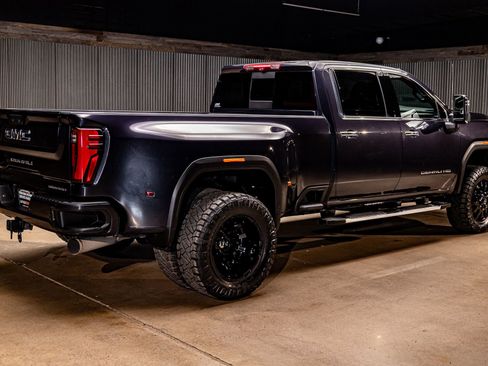 Used 2024 GMC Sierra 3500 Denali w/ Denali Reserve Package image 10