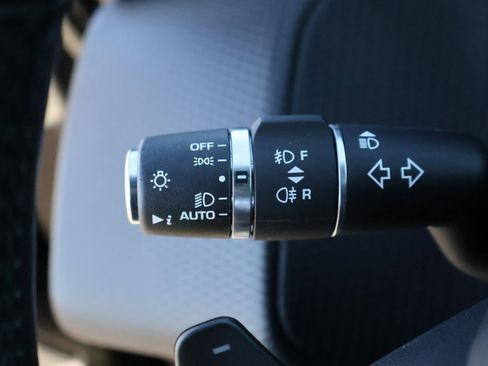 Used 2020 Land Rover Range Rover Velar S image 40