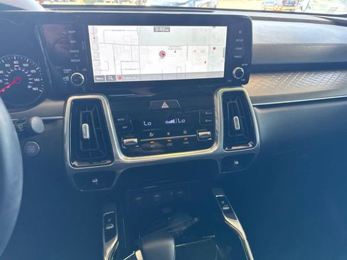 Used 2022 Kia Sorento SX AWD/4WD image 16