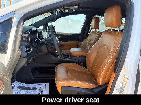 Used 2023 Chrysler Pacifica Pinnacle image 11