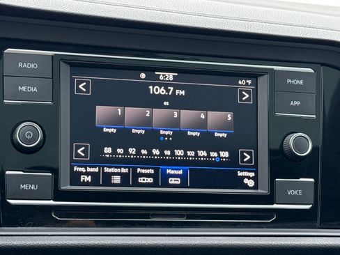 Certified 2024 Volkswagen Jetta SE w/ Panoramic Sunroof Package image 19