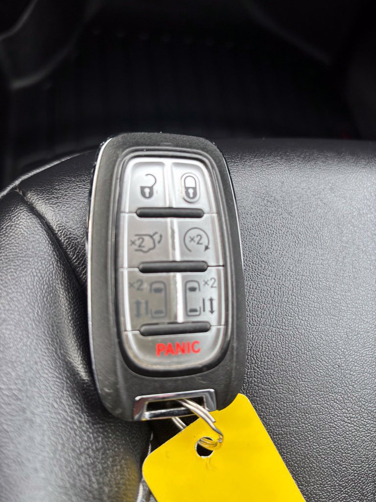 Used 2025 Chrysler Pacifica Select FWD image 46