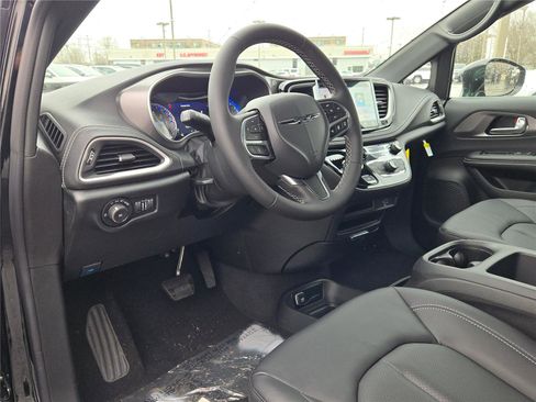 New 2026 Chrysler Pacifica Select image 25
