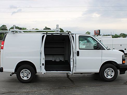 Used 2024 Chevrolet Express 2500 w/ Driver Convenience Package RWD image 8