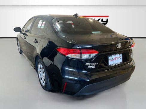 Used 2026 Toyota Corolla LE FWD image 5