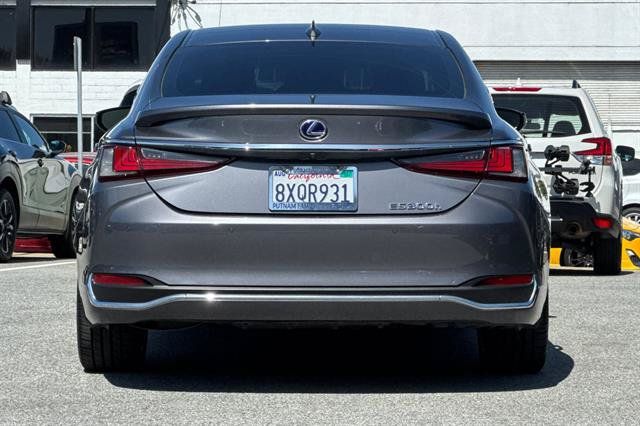 Used 2021 Lexus ES 300h w/ Accessory Package FWD image 4