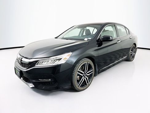 Used 2017 Honda Accord Touring image 3