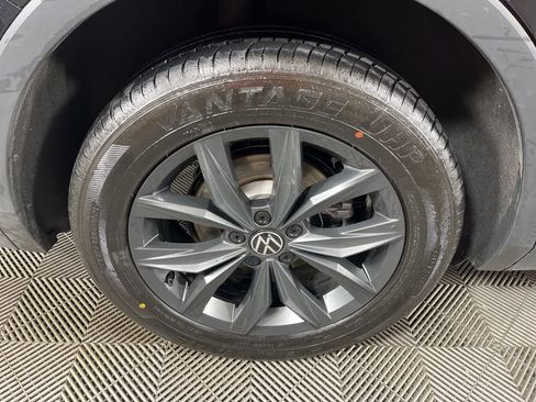 Used 2024 Volkswagen Tiguan SE image 14