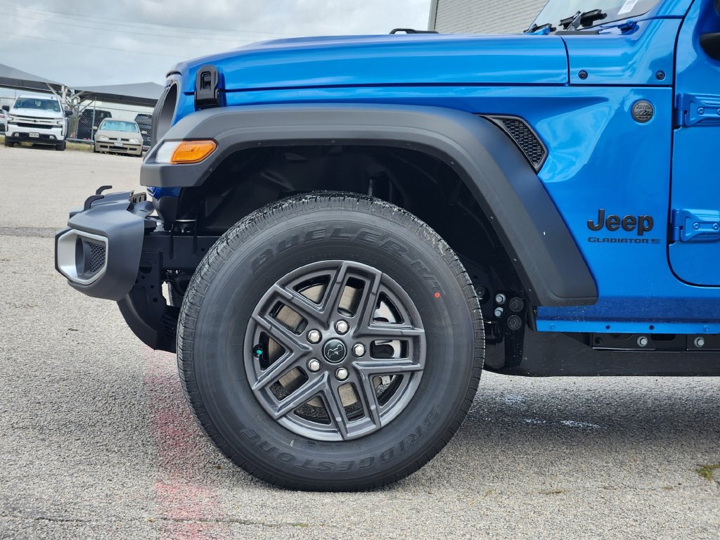 New 2026 Jeep Gladiator Sport AWD/4WD image 6