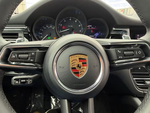 Certified 2026 Porsche Macan AWD/4WD image 31