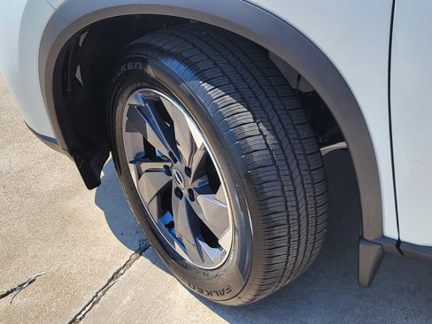 New 2026 Nissan Rogue SV FWD image 9