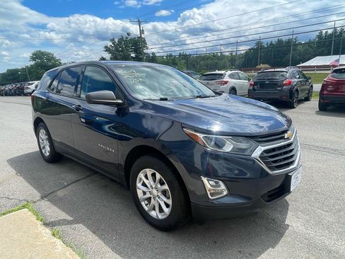 Used 2019 Chevrolet Equinox LS w/ LS Convenience Package AWD/4WD image 3