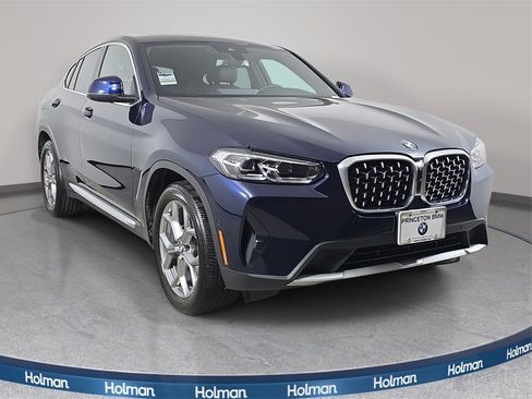Certified 2023 BMW X4 xDrive30i w/ Premium Package image 3