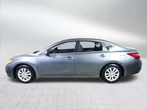 Used 2016 Nissan Altima 2.5 S w/ Power Driver Seat Package image 4