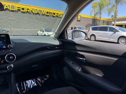 Used 2025 Nissan Sentra SV FWD image 21