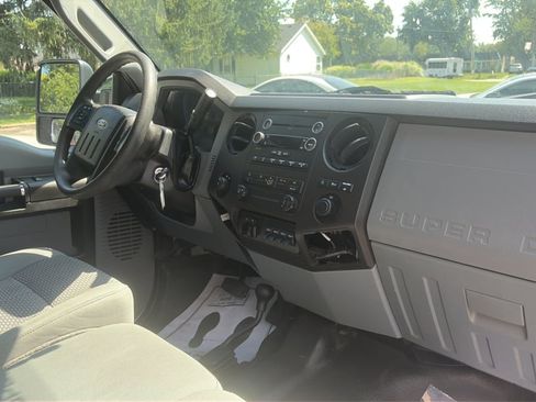 Used 2016 Ford F250 XL w/ XL Appearance Package AWD/4WD image 10
