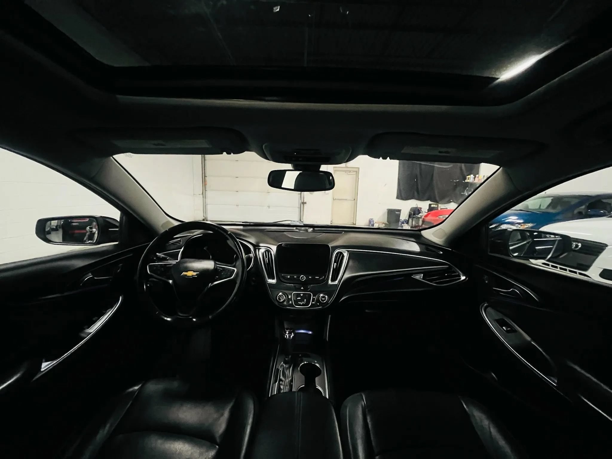 Used 2018 Chevrolet Malibu LT w/ Leather Package FWD image 11