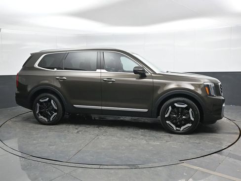 Used 2024 Kia Telluride S image 4