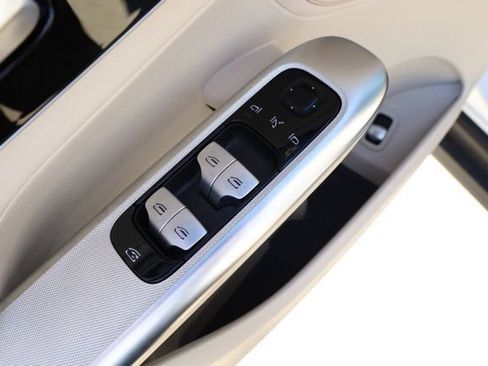 Certified 2025 Mercedes-Benz GLC 300 4MATIC image 32