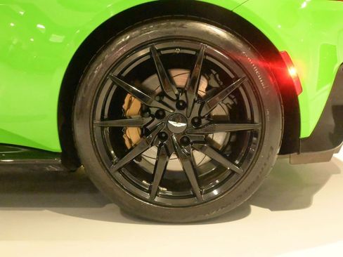 Used 2019 Aston Martin V8 Vantage Coupe RWD image 12