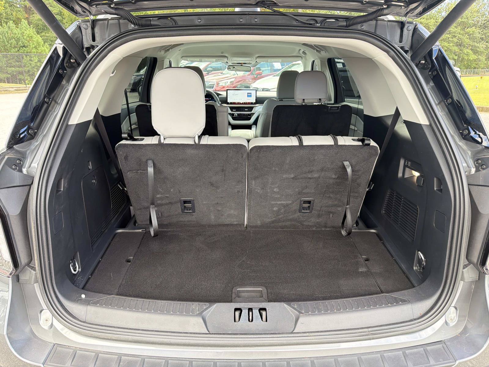 Used 2025 Ford Explorer Active w/ Active Comfort Package RWD image 19