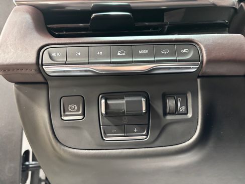 Used 2023 Cadillac Escalade Premium Luxury Platinum AWD/4WD image 23