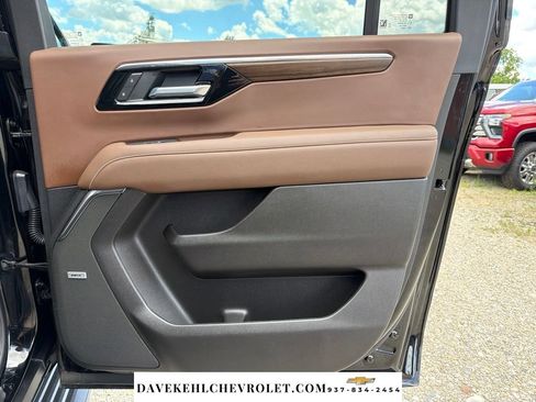 Used 2025 Chevrolet Suburban High Country w/ Sun And Tow Package AWD/4WD image 23