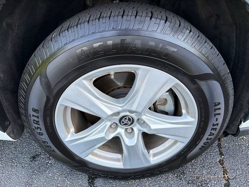 Used 2022 Toyota Highlander L FWD image 12