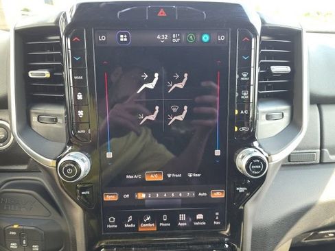 Certified 2025 RAM 2500 Big Horn AWD/4WD image 22