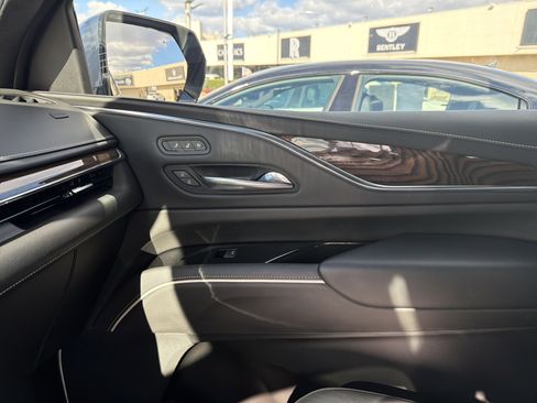 Used 2022 Cadillac Escalade ESV Premium Luxury Platinum image 22