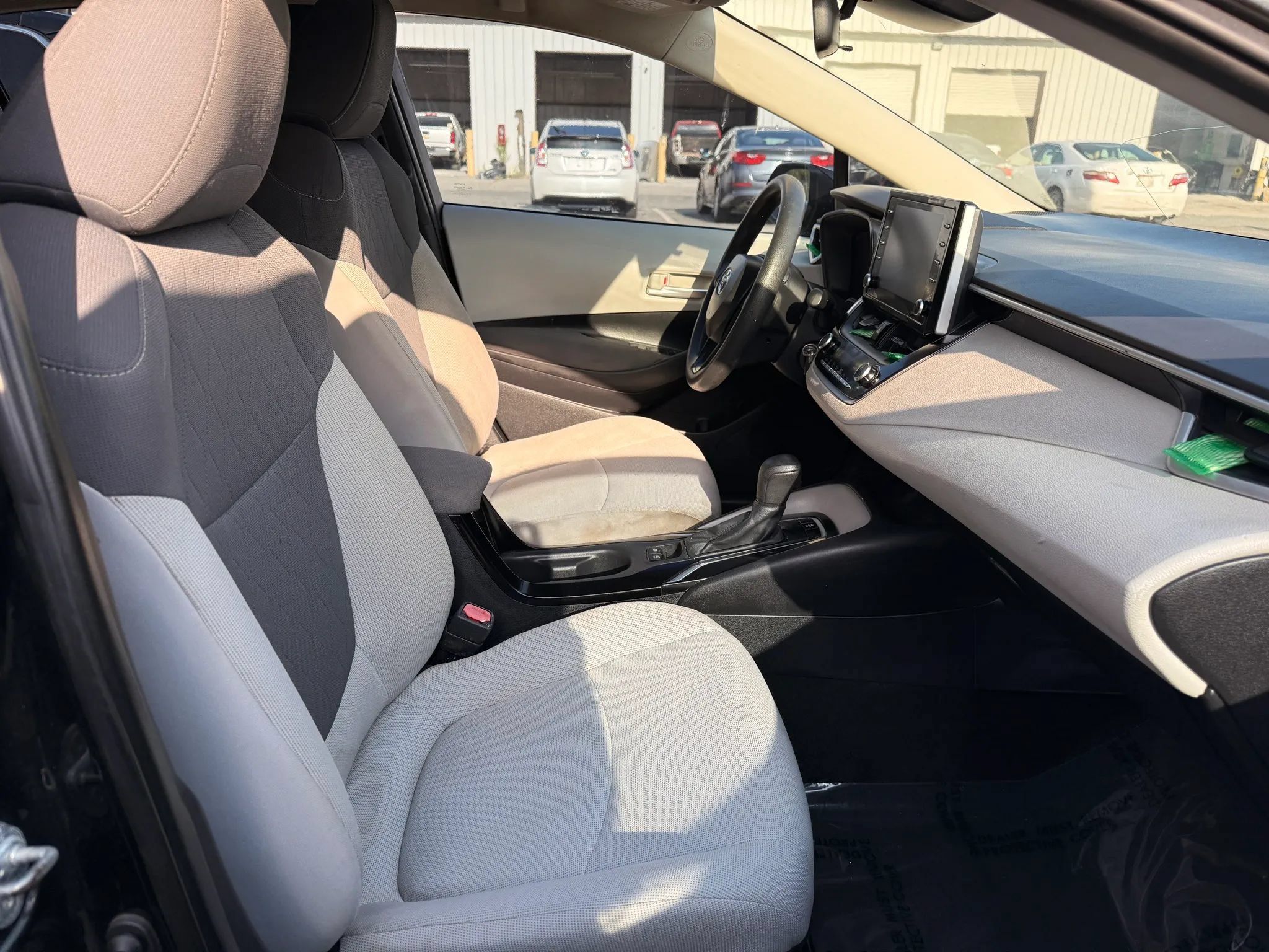 Used 2021 Toyota Corolla LE FWD image 18