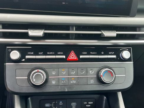Used 2025 Hyundai Santa Cruz SE FWD image 15