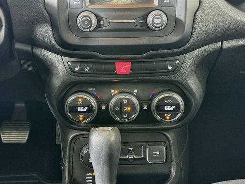 Used 2015 Jeep Renegade Latitude w/ Popular Equipment Group AWD/4WD image 15