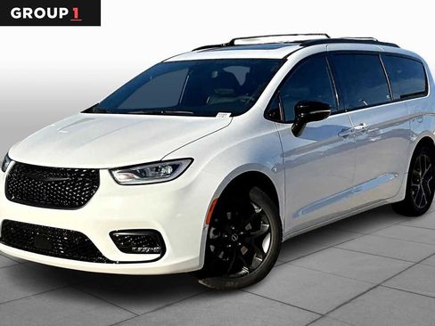 New 2026 Chrysler Pacifica Limited w/ S Appearance Package image 1