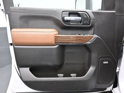 Used 2022 Chevrolet Silverado 2500 High Country w/ Safety Package II image 9