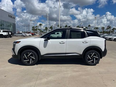 New 2026 Nissan Kicks SV w/ SV Premium Package FWD image 2