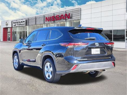 Used 2024 Toyota Highlander LE image 6