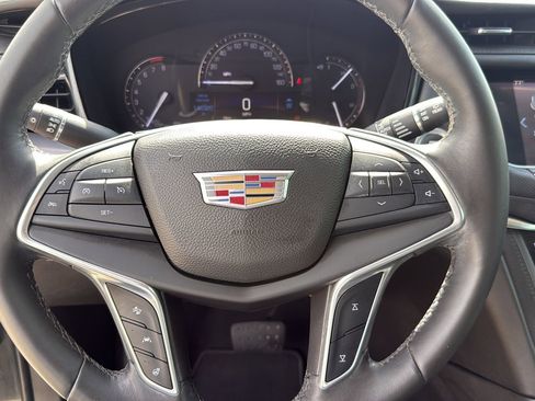Used 2017 Cadillac XT5 Luxury w/ Driver Awareness Package FWD image 13