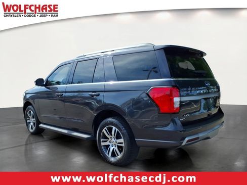 Used 2024 Ford Expedition XLT RWD image 3