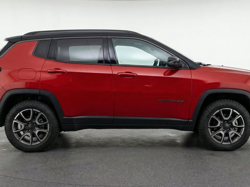 Used 2025 Jeep Compass Trailhawk AWD/4WD image 11