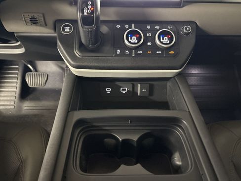Used 2022 Land Rover Defender 110 S AWD/4WD image 25
