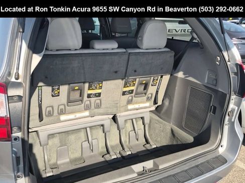 Used 2015 Toyota Sienna XLE w/ XLE Navigation Package FWD image 12