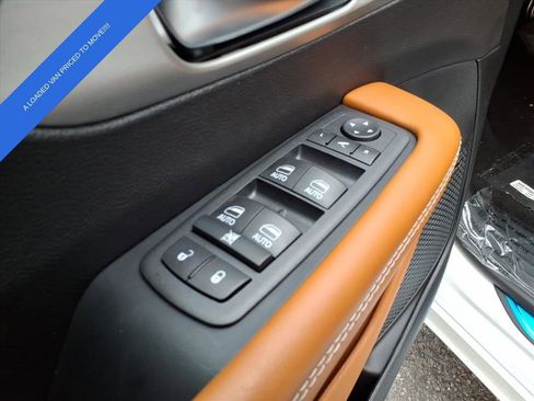 New 2026 Chrysler Pacifica Pinnacle AWD/4WD image 17