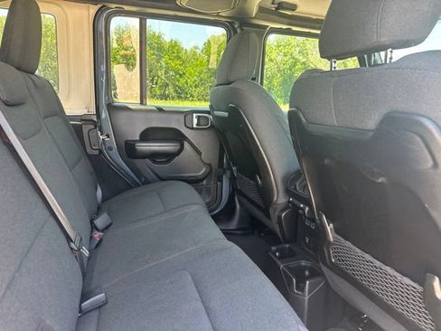 Used 2024 Jeep Wrangler Unlimited Rubicon AWD/4WD image 20