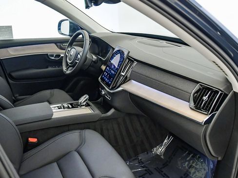 Certified 2025 Volvo XC90 B6 Plus w/ Protection Package Premier image 18