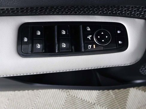 Used 2023 Nissan Ariya AWD image 37