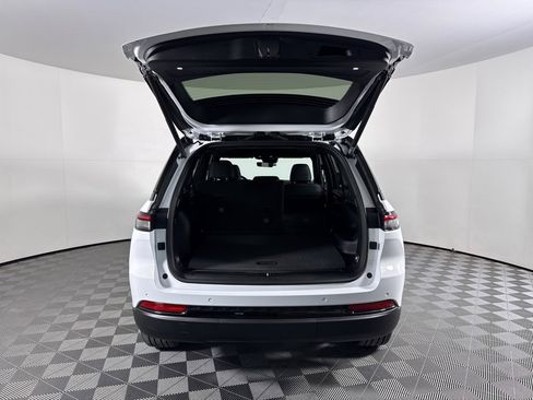 New 2025 Jeep Grand Cherokee Limited image 10