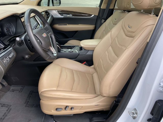 Used 2024 Cadillac XT6 Premium Luxury w/ Platinum Package FWD image 12