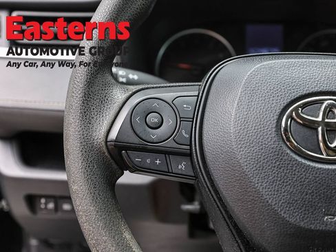 Used 2022 Toyota RAV4 LE AWD/4WD image 14