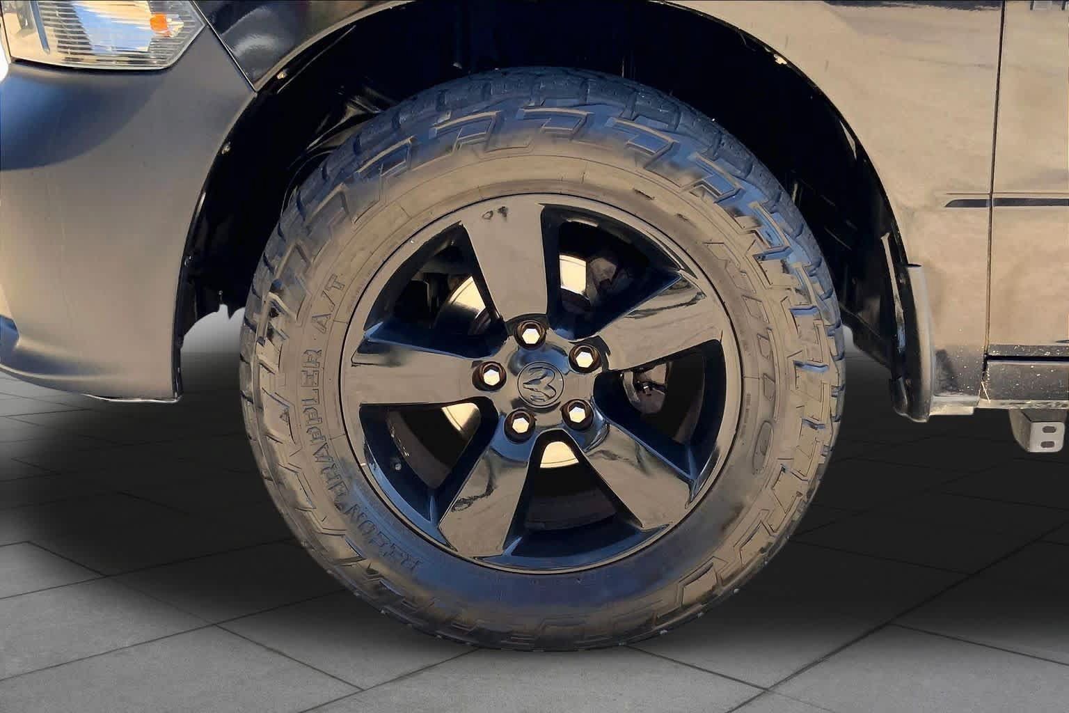 Used 2015 RAM 1500 Express RWD image 9